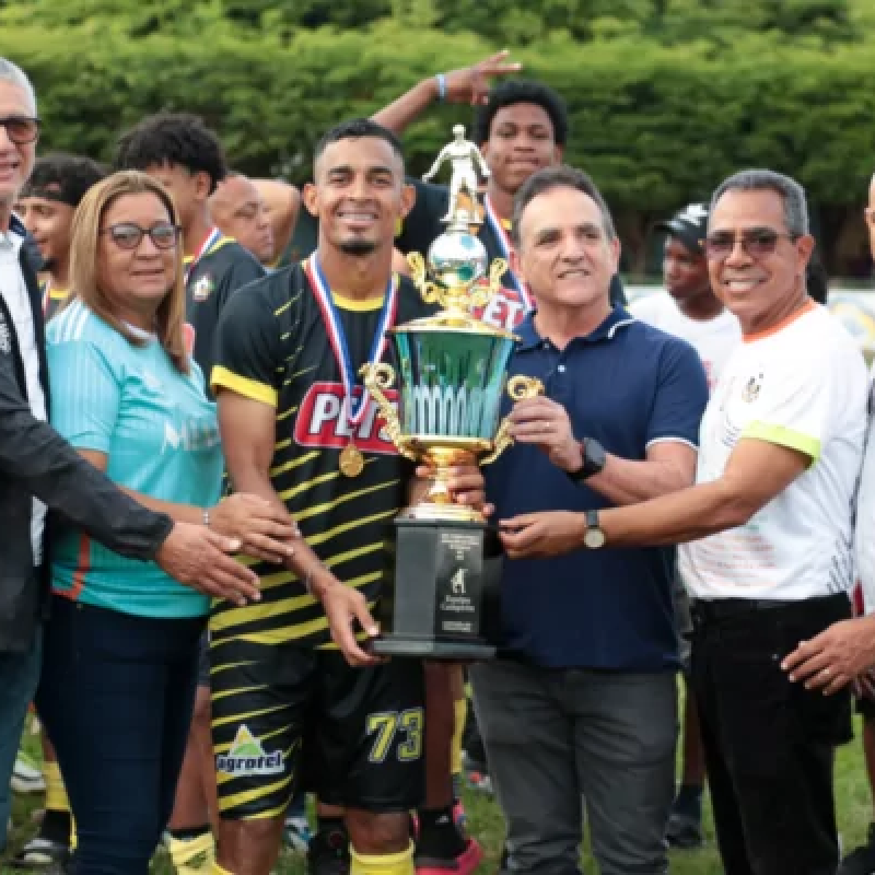 El club Pueblo Arriba