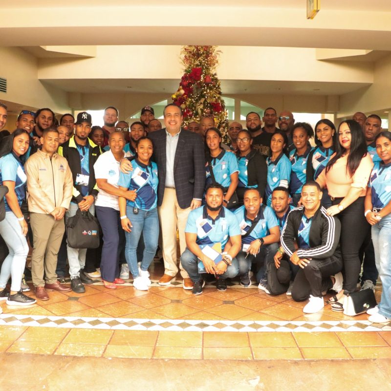 El director ejecutivo del Instituto Nacional de Educación Fisica, Alberto Rodrìguez Mella, junto a expositores y participantes del Congreso Internacional de Ciencias.... (1)