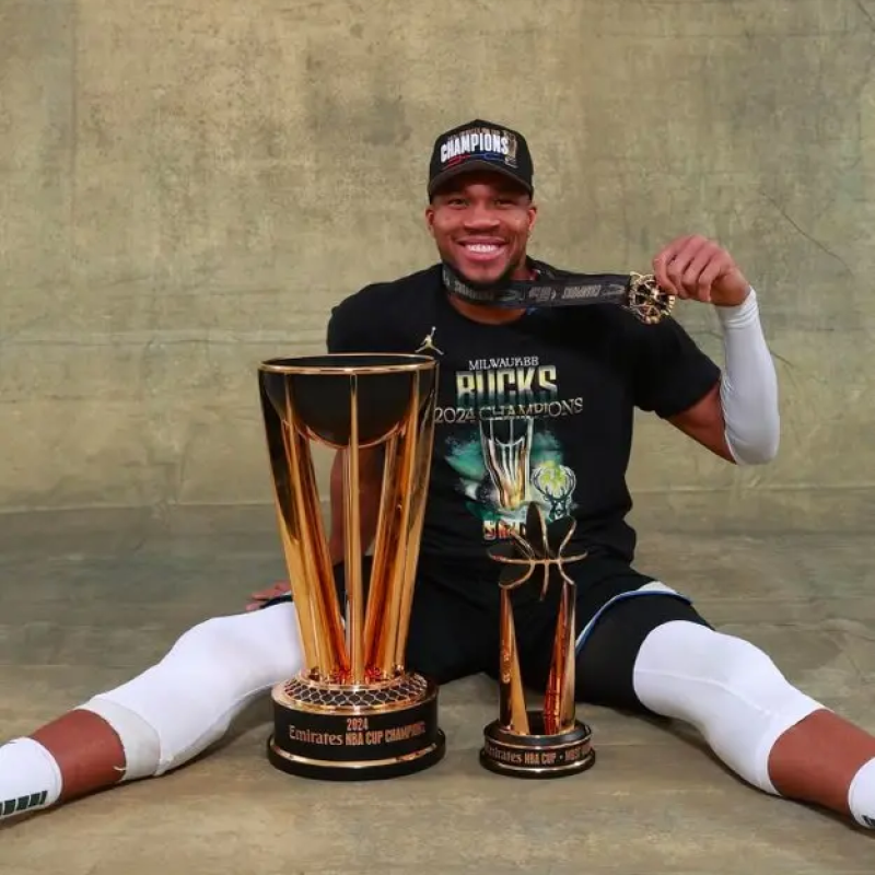 Giannis Antetokounmpo, MVP de la NBA Cup