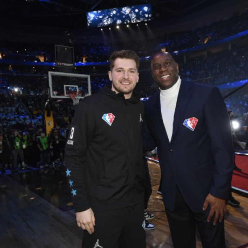 Magic’ Johnson bendice llegada de Doncic