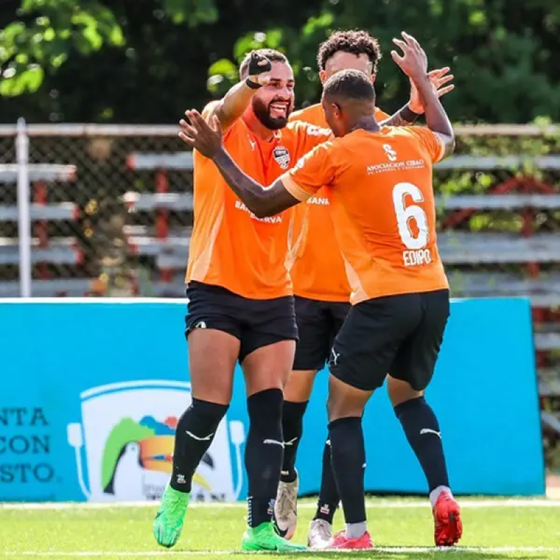 Por segunda ocasión ambos clubes se estarán enfrentando en la Copa de Campeones de la confederación. Se medirán el 6 y 12 de febrero próximo
