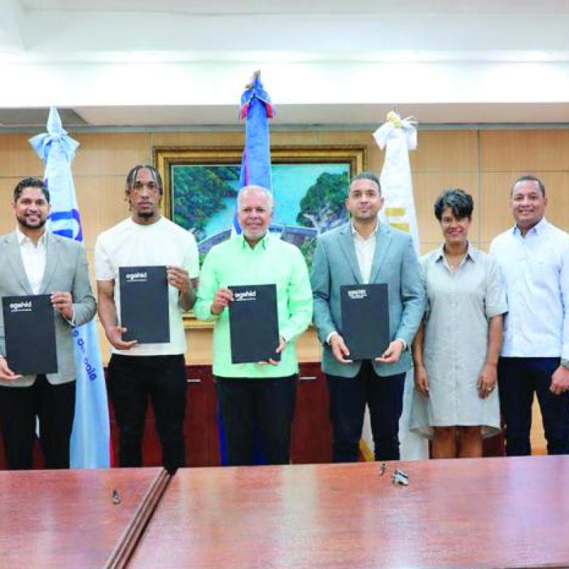 Rafael Salazar encabeza firma de acuerdos para impulsar proyectos de EGEHID
